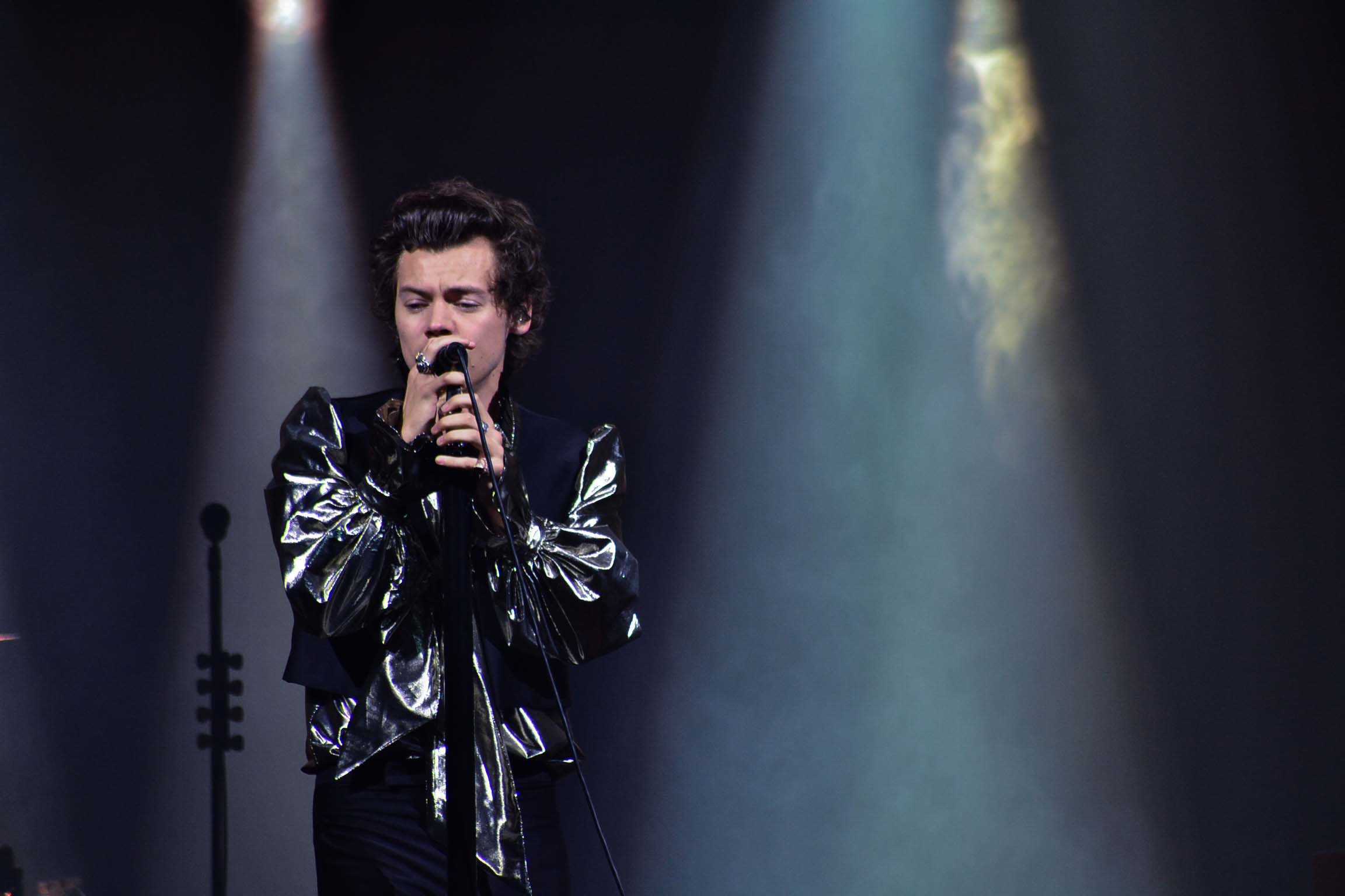 Fãs do cantor Harry Styles relataram filas quilométricas e ação intimidadora de cambistas na capital paulista. (Foto: Reprodução / Redes Sociais)