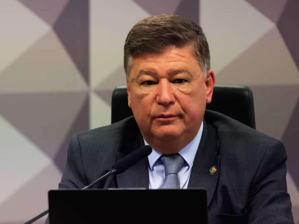 Senador Carlos Viana (Republicanos-MG) preside os trabalhos da CPI do INSS em Brasília. (Foto: Agência Senado)