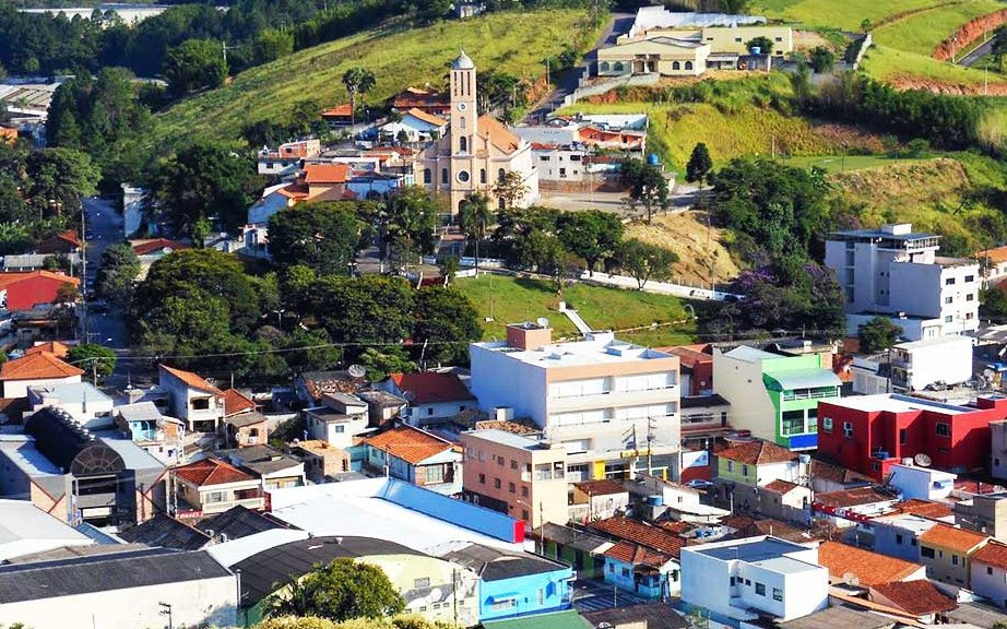 Representantes do município e do Governo do Estado oficializam parceria que amplia o acesso à moradia digna em Santa Isabel. (Foto: Divulgação/Secom Santa Isabel)