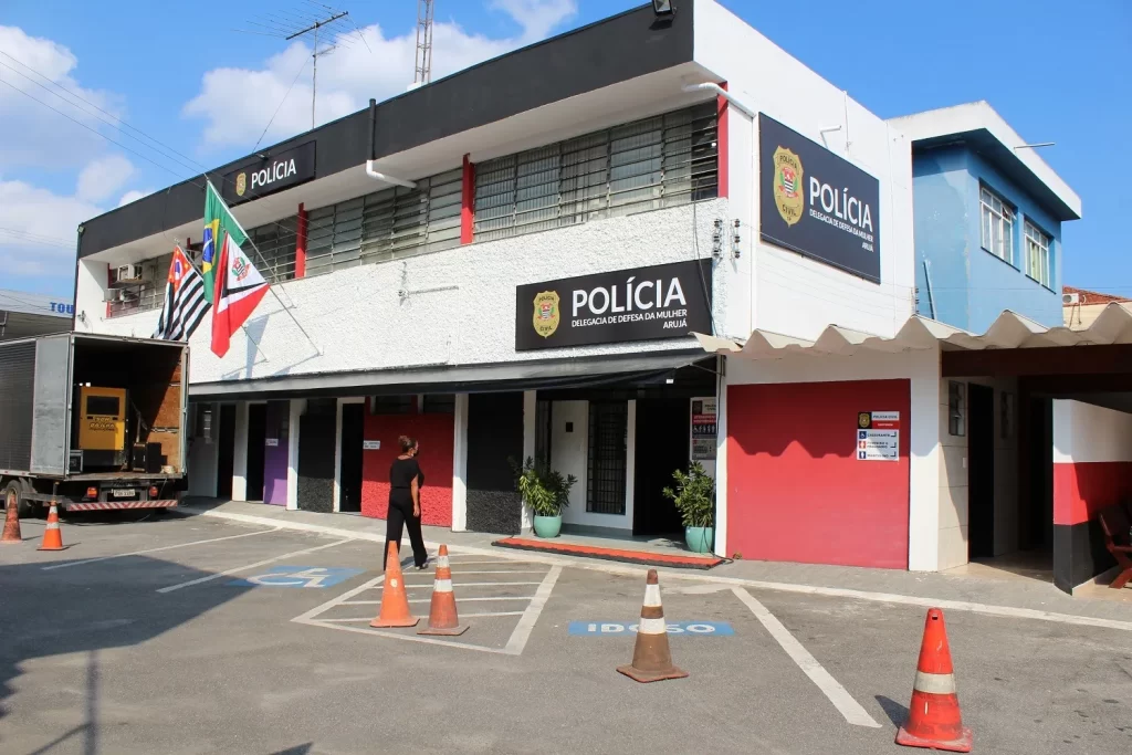 Caso ocorreu em uma área de acesso ao bairro onde a vítima reside, nas proximidades da Rodovia Presidente Dutra. (Foto: Divulgação/PMArujá)