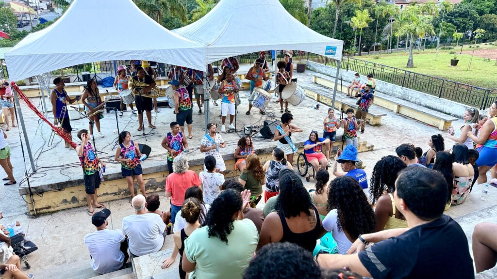 Diversão para todos: Parque dos Ipês foi palco de integração e folia durante a programação inclusiva de Carnaval em Arujá. (Foto: Divulgação/Secom Arujá)