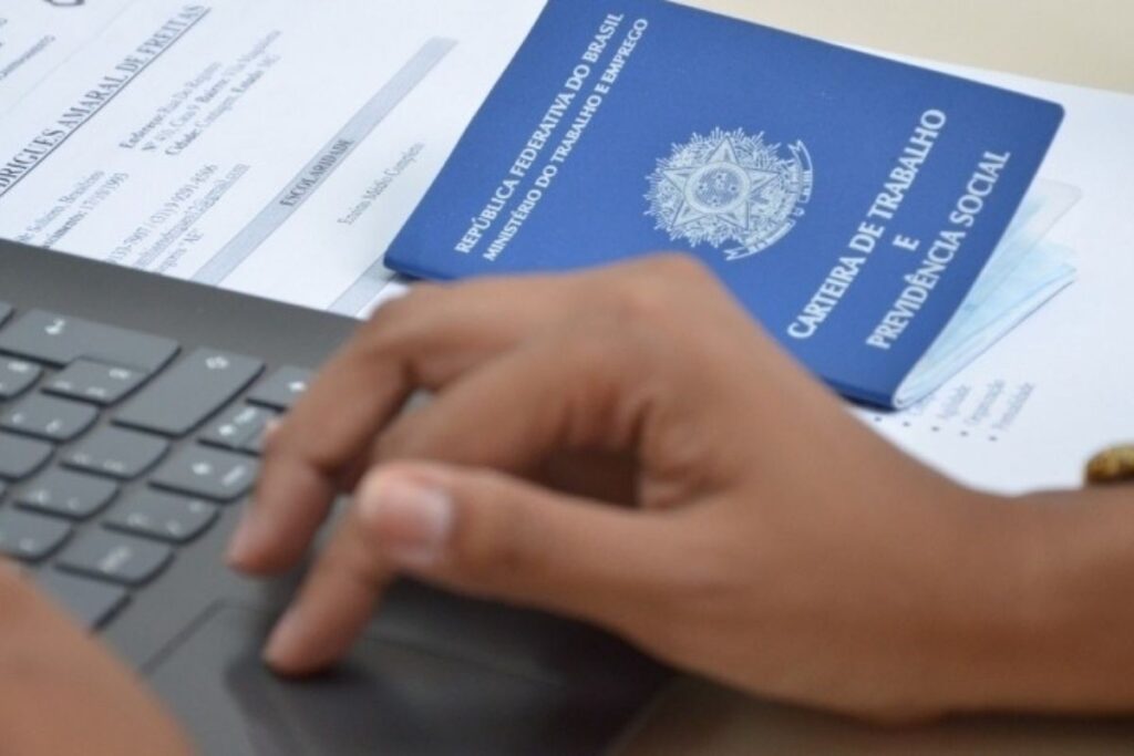 Representantes de associações comerciais e parlamentares discutem os desdobramentos da PEC que propõe alteração na jornada de trabalho brasileira. (Foto: Divulgação)