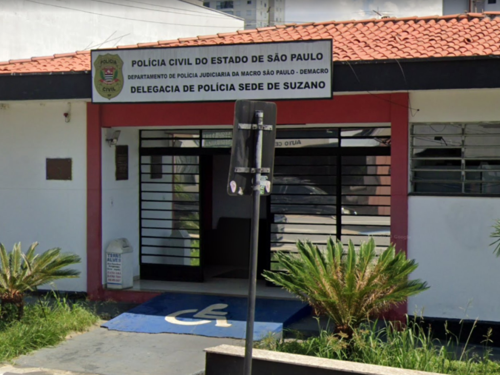 Imagens de segurança flagraram a ação do adolescente no centro de Suzano; veículo foi recuperado pelo proprietário. (Foto: Reprodução/Câmeras de Segurança)