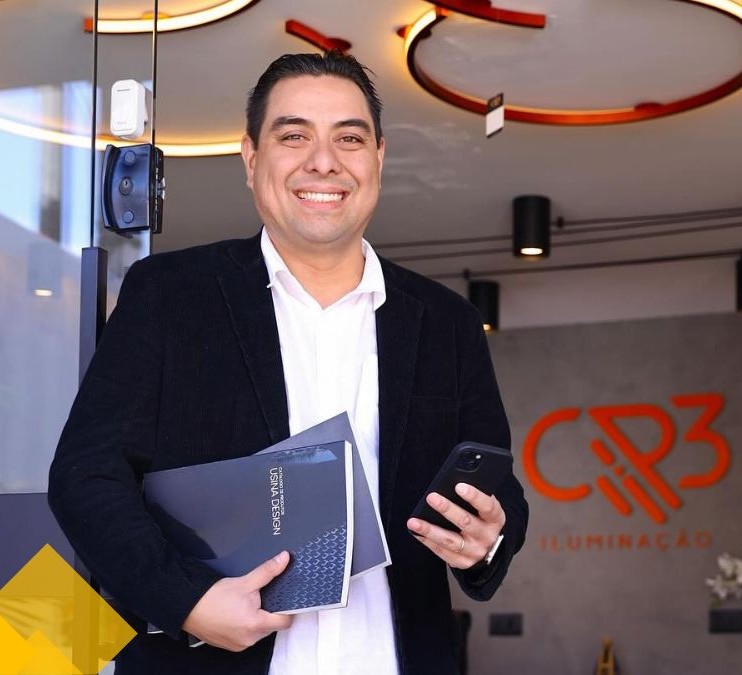 Cristiano Homan assume a presidência da ACE Suzano com foco na inovação e no apoio aos comerciantes locais. (Foto: Divulgação/HojeDiário.com)