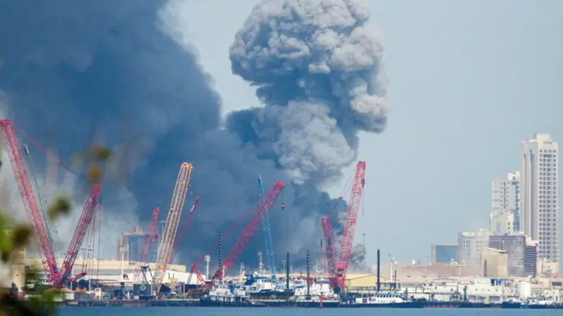 O cenário de tranquilidade em Dubai e Abu Dhabi deu lugar à incerteza após o aumento das hostilidades envolvendo o espaço aéreo e a segurança dos Emirados. (Foto: Reprodução/REUTERS)