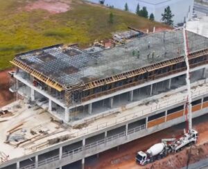 Hospital Geral de Arujá atinge marco histórico com conclusão da estrutura principal
