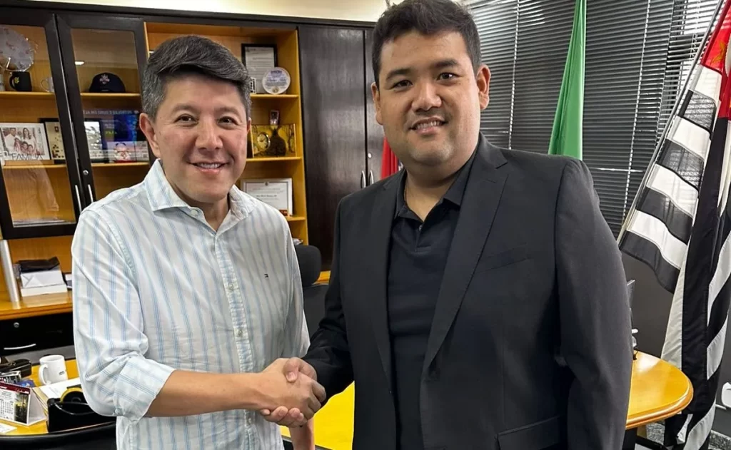 O novo secretário de Saúde, Wiliam Harada, assume o desafio de dar continuidade aos projetos e ampliar o atendimento na rede municipal. (Foto: Reprodução/Prefeitura de Suzano)