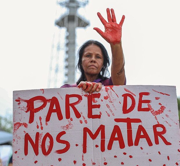 Proposta legislativa foca no suporte financeiro célere para dependentes, visando garantir a subsistência após a perda da mãe. (Foto: Divulgação/Câmara dos Deputados)
