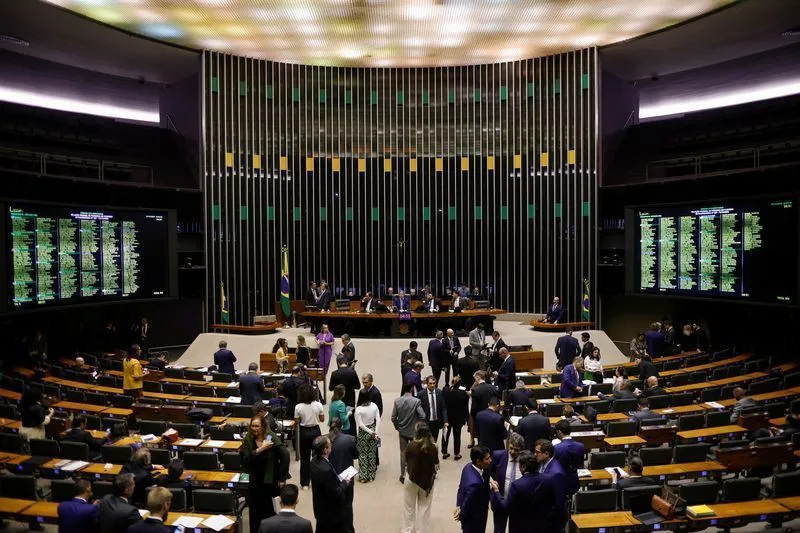 Nova regra permite que gôndolas de supermercados ofereçam remédios que não exigem receita médica, como analgésicos e antitérmicos. (Foto: Reprodução/Câmara dos Deputados)