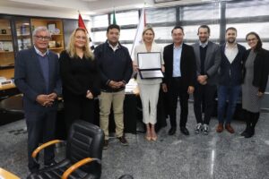 Prefeito Pedro Ishi homenageia Kimberly-Clark pelos 30 anos de atuação em Suzano