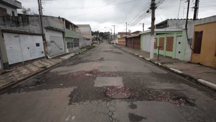 DISCUSSÃO ENTRE CASAL EM RESIDÊNCIA DE SUZANO EVOLUI PARA AGRESSÃO MÚTUA COM ARMA BRANCA DURANTE DATA COMEMORATIVA