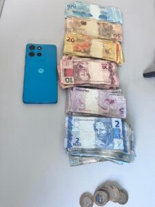 polícia apreende celulares