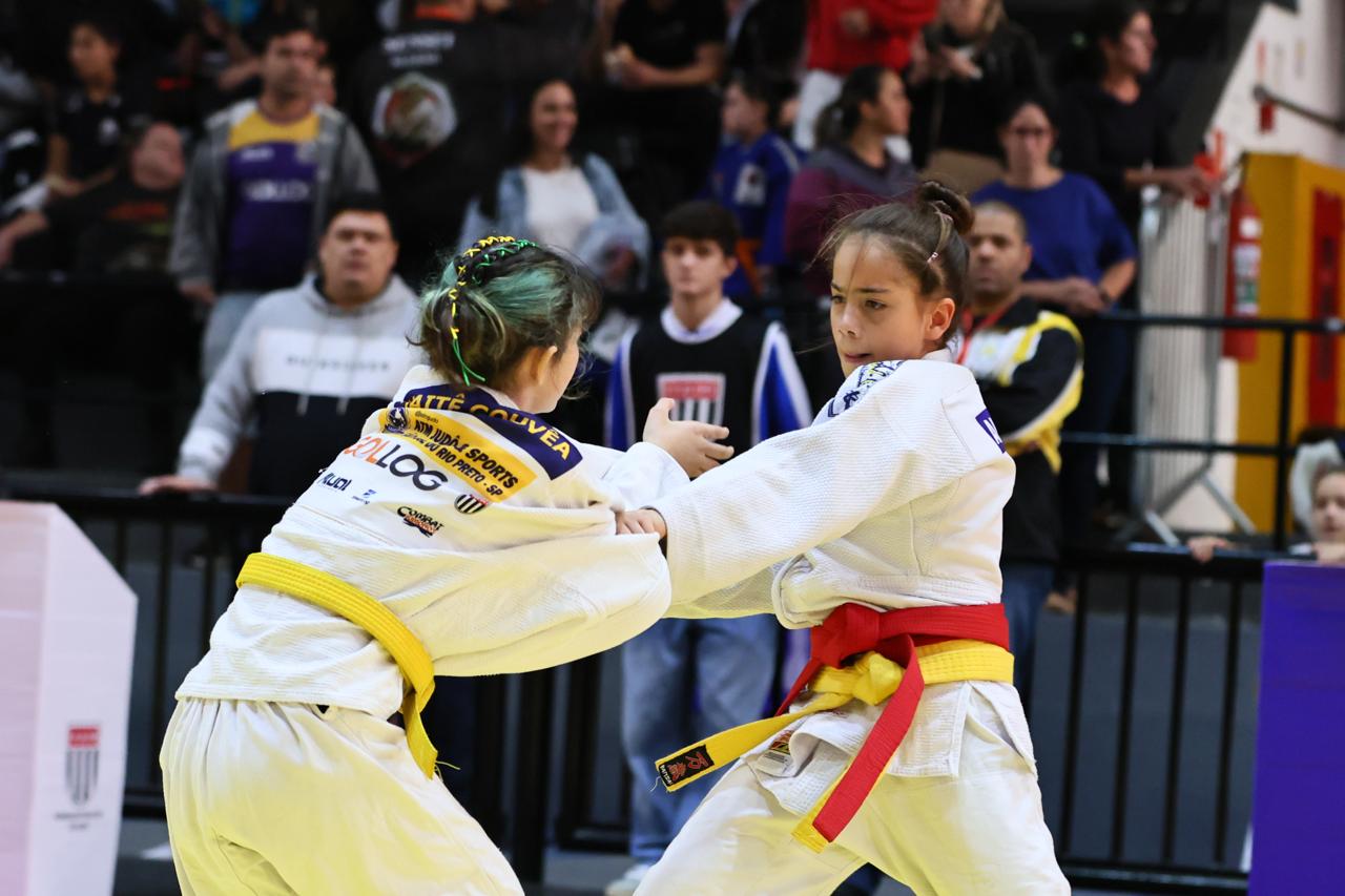 JUDOCAS DE SUZANO CONQUISTAM TRÊS MEDALHAS NA CAPITAL E ASSEGURAM VAGAS NAS FINAIS DO CAMPEONATO PAULISTA