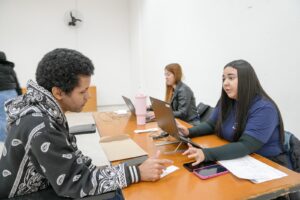 CENTRO ADAMASTOR SEDIA FEIRA DE EMPREGABILIDADE E CONECTA CANDIDATOS A VAGAS DE ESTÁGIO E LOGÍSTICA EM GUARULHOS